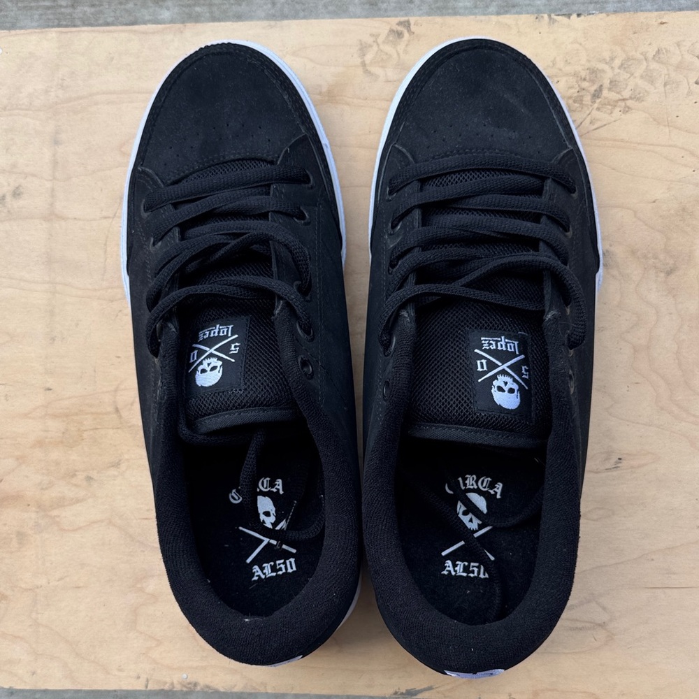 Black Men's Skate Sneakers